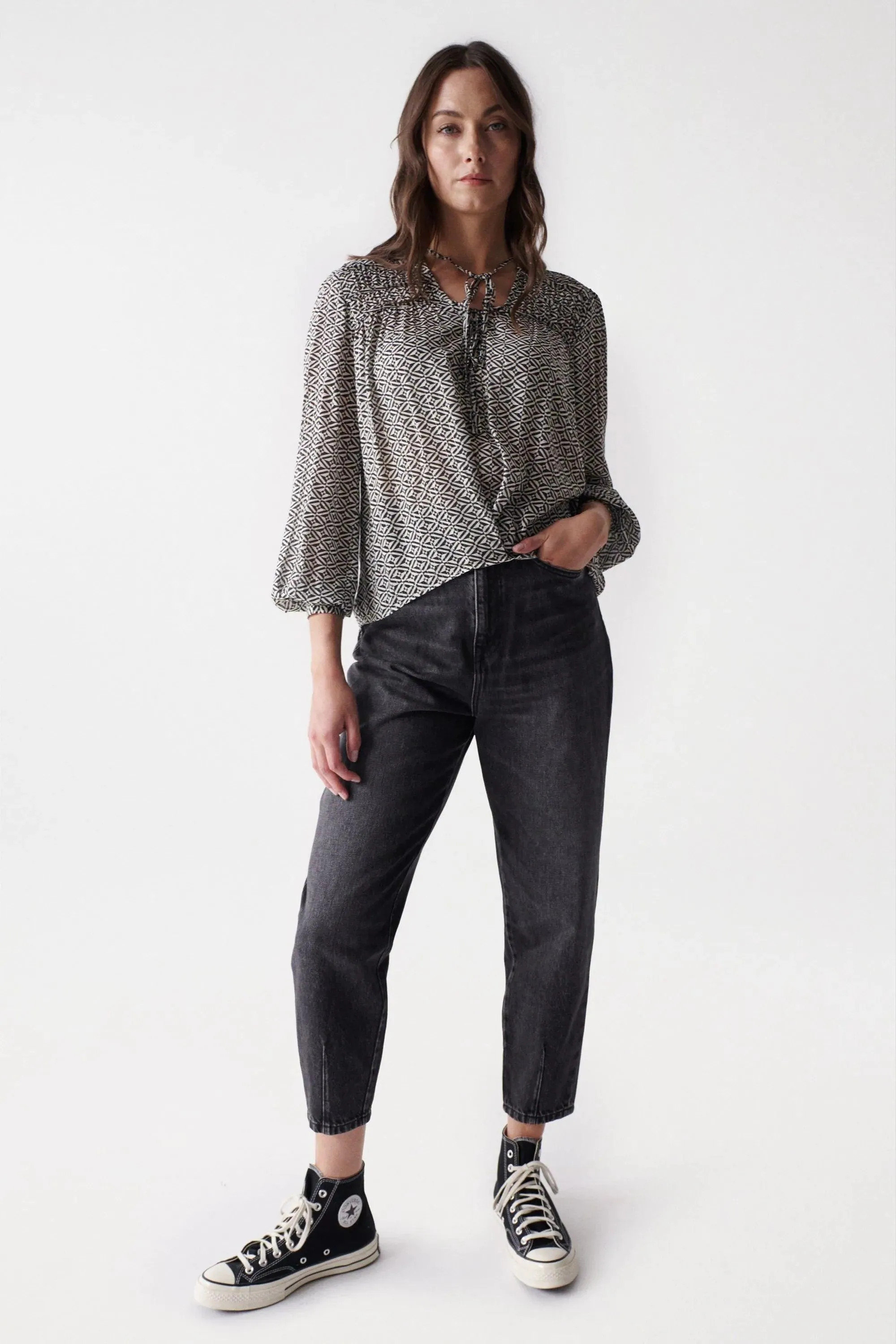 Blusa asimétrica con estampado