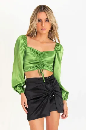 Blusa satinada de manga larga jareta frontal